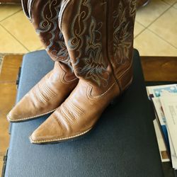 NEW ARIAT SIZE 7 BEATIFUL BOTAS NUEVAS ARIAT ORIGINAL 