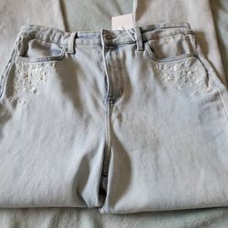 Embroidered white flowers jeans