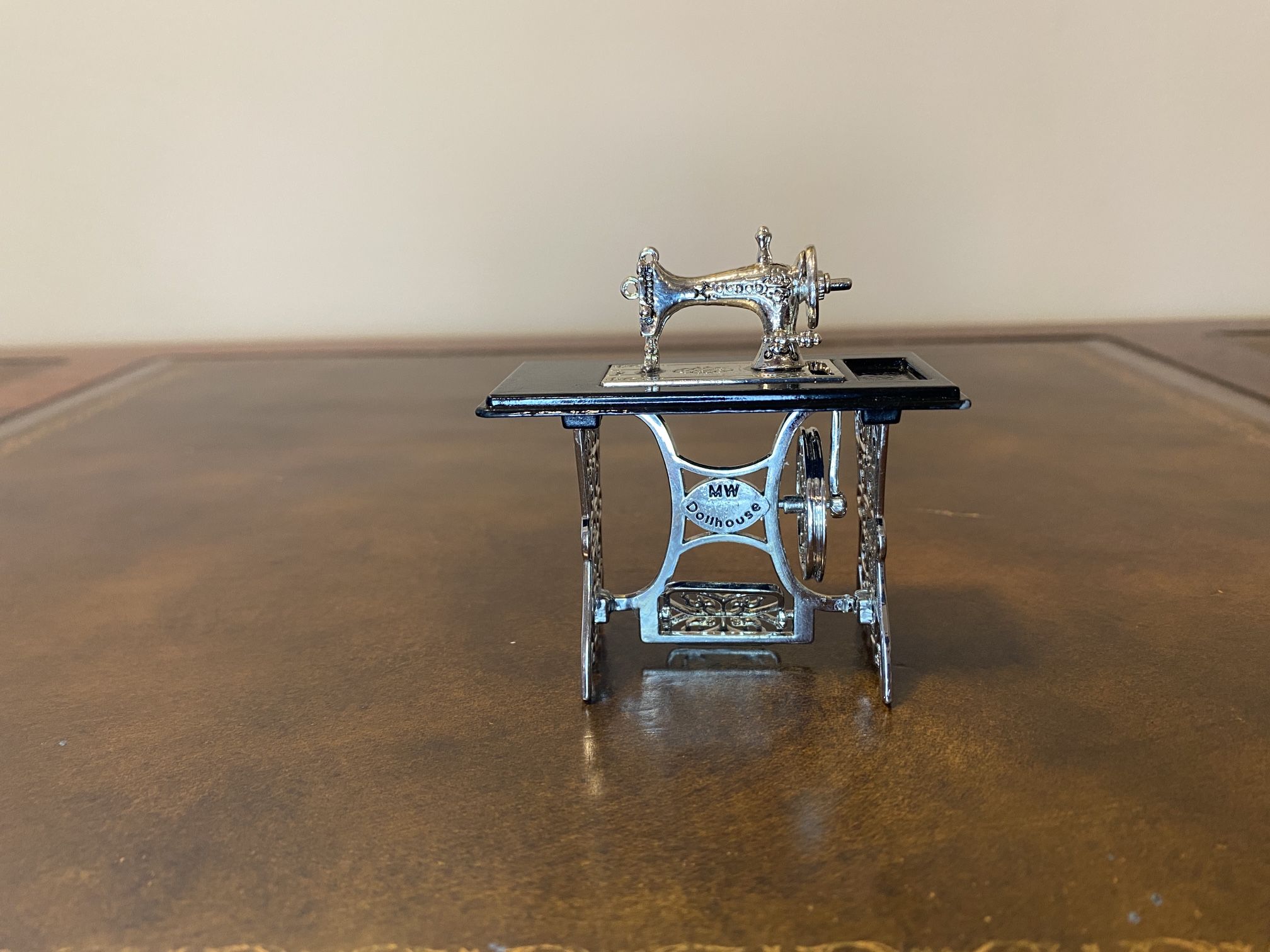 Miniature Metal Sewing Machine Silver Black Treadle 1:12 Scale
