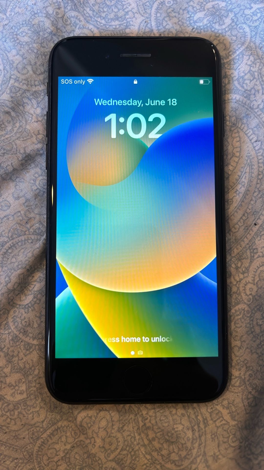 Unlocked iPhone SE (2nd Gen) - 128 GB - Good Condition