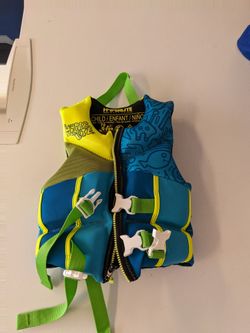 HyperLite life vest for child, 33 to 55 lbs