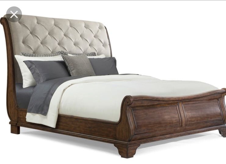 Klaussner Trisha Yearwood Home Dottie King Upholstered Sleigh Bed