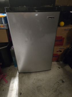 Magic chef mini fridge