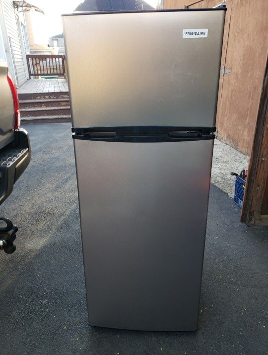 Frigidaire compact mini fridge with seperate freezer