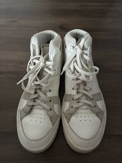 WOMANS shoes