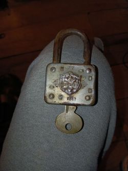 Masterlock #77 lion head with key works fine