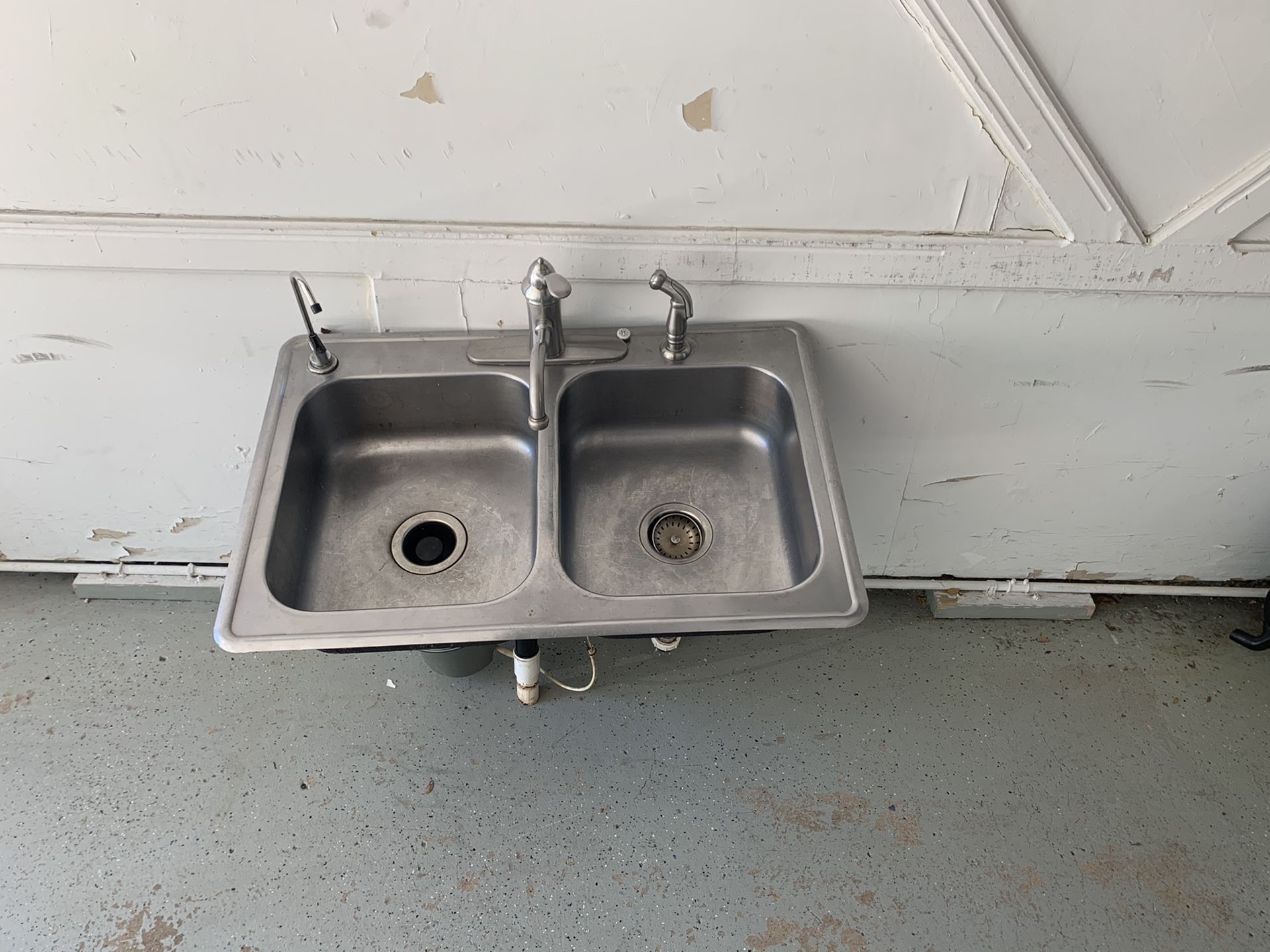 Free Kitchen sink with faucet