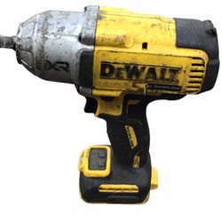 Dewalt 20V MAX Cordless 1/2 in. Impact Wrench (Tool Only)