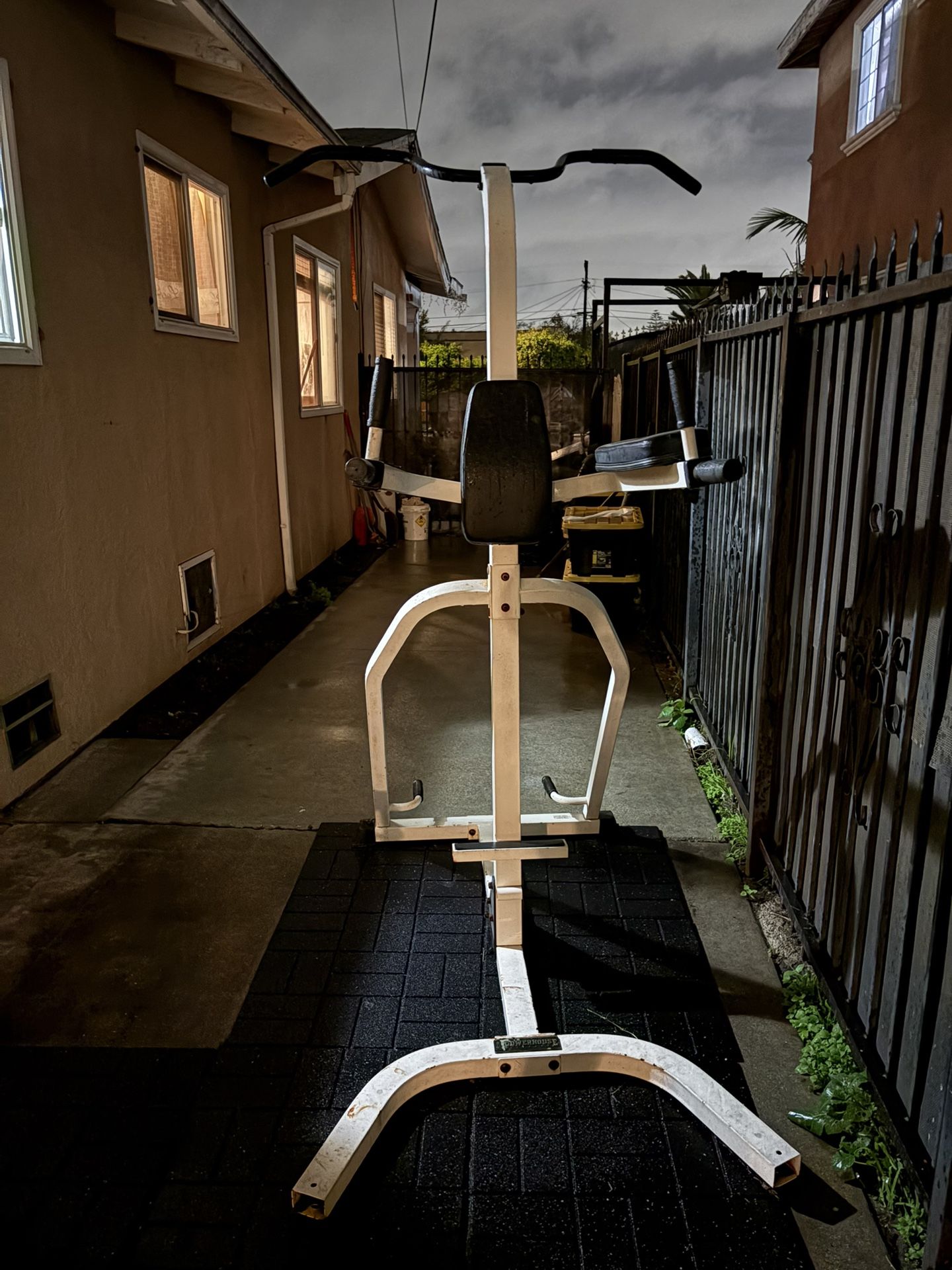 Weight Bench And Dip Bar