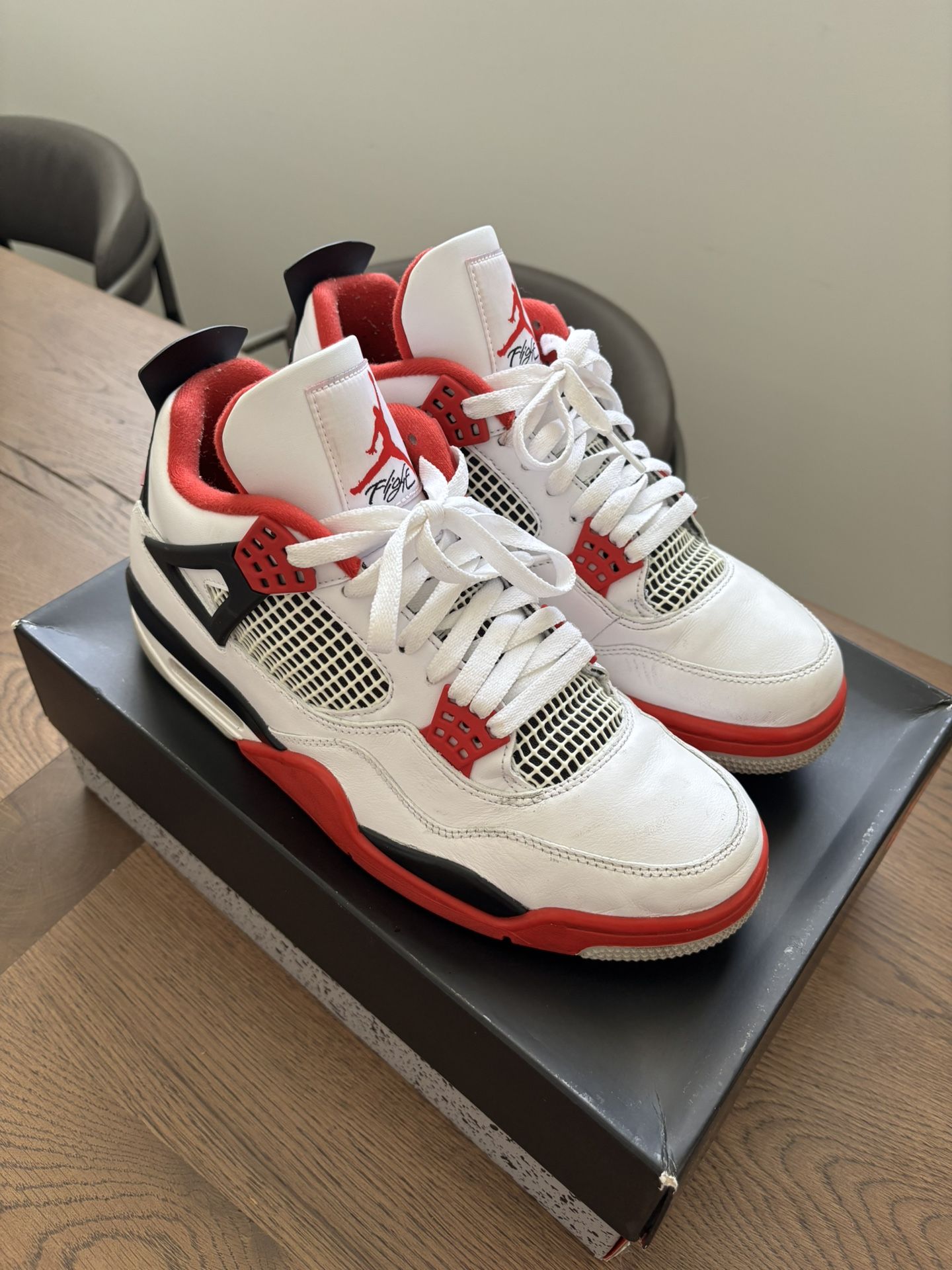 Jordan 4 Fire Reds (Size 11)