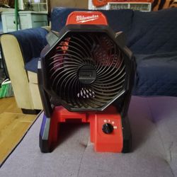 Milwaukee M18 Battery Powered Cyclone Tunnel Fan 