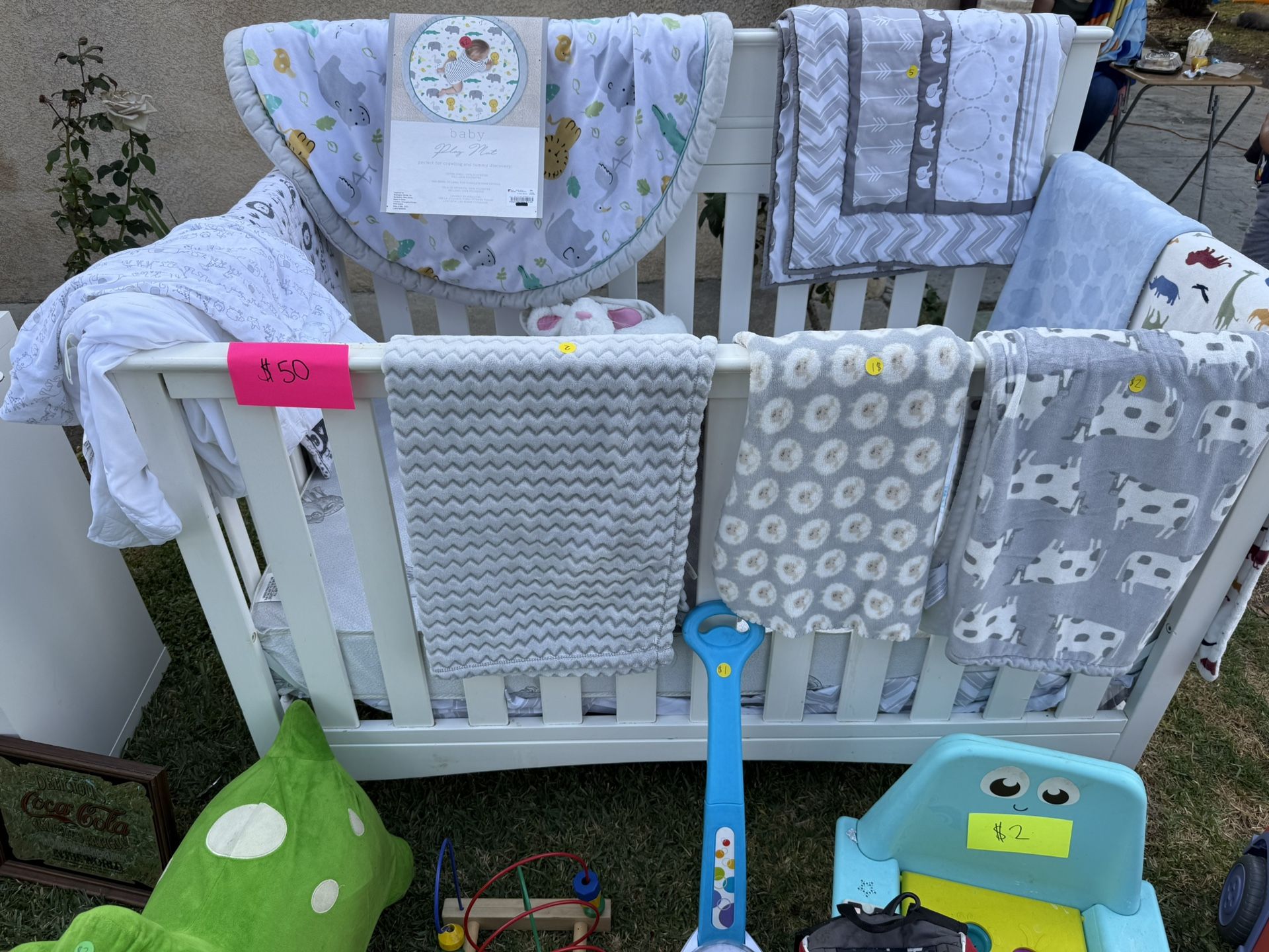 White delta Baby Crib