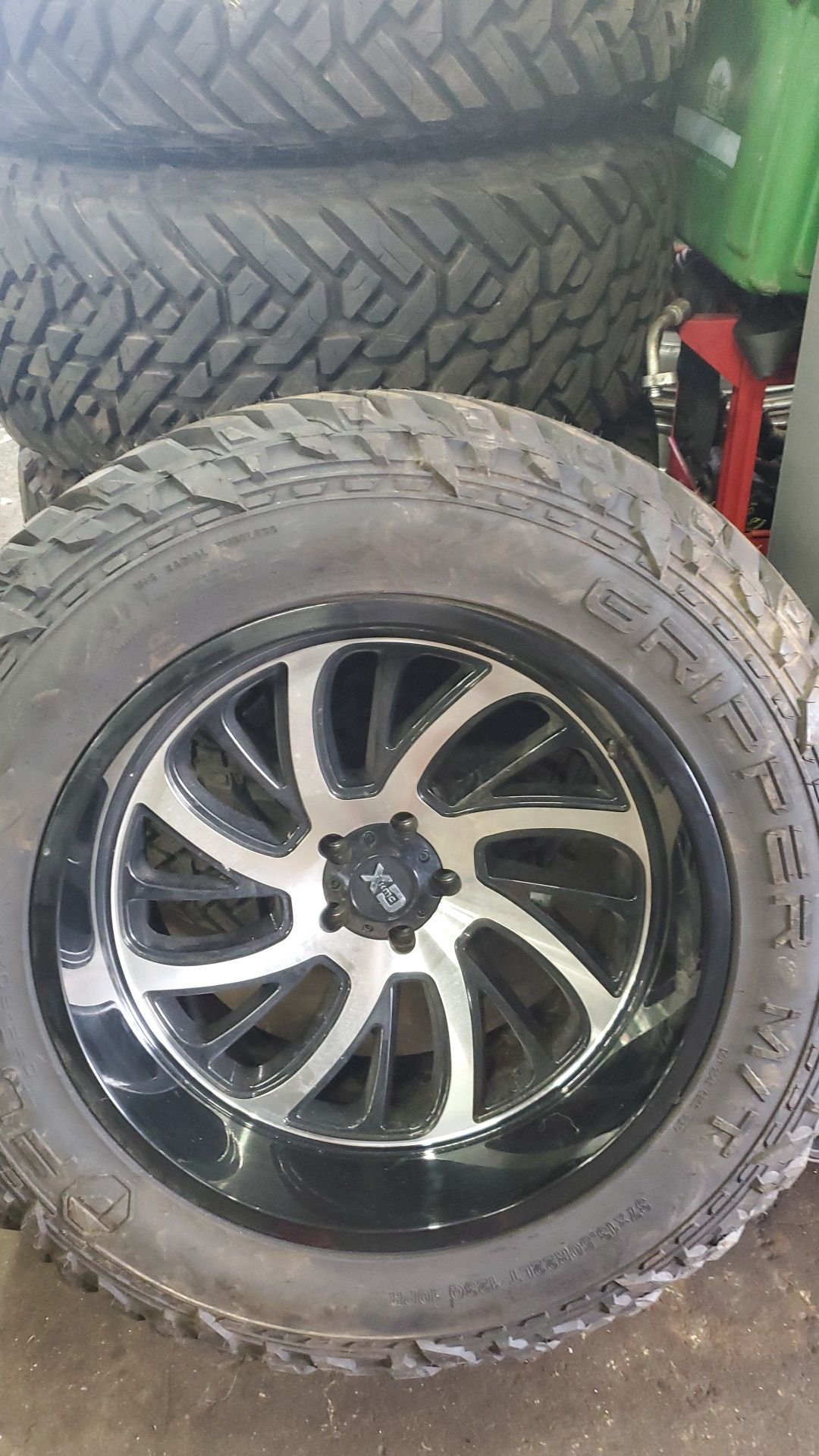 Jeep wrangler 5 wheels and tires