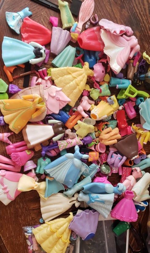 polly pocket accessories and some dolls $10