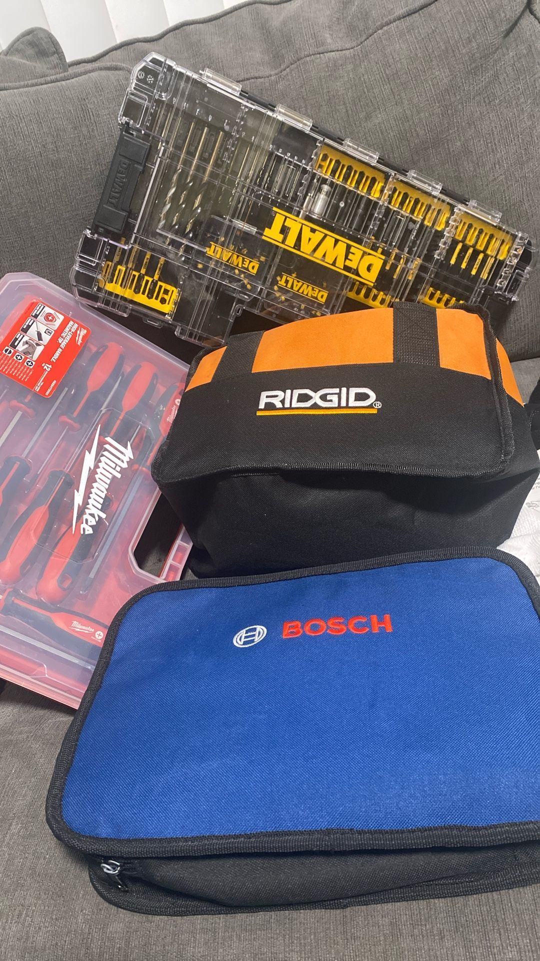 RIDGID SET TWO DRILLS !  ALSO BOSCH SET TWO DRILLS !  ALSO BONUS ITEMS! BONUS  ITEMS ARE WORTH $ 200.00 DOLLARS  ALONE!