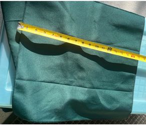 232 Green polyester, dinner napkins 17in x 17in !!!!