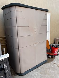 2 Rubbermaid Storage Containers