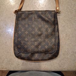Louis Vuitton Monogram Musette Salsa shoulder bag. 