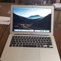 Macbook Air 2017 (13-inch, with Microsoft Office And Final Cut Pro)