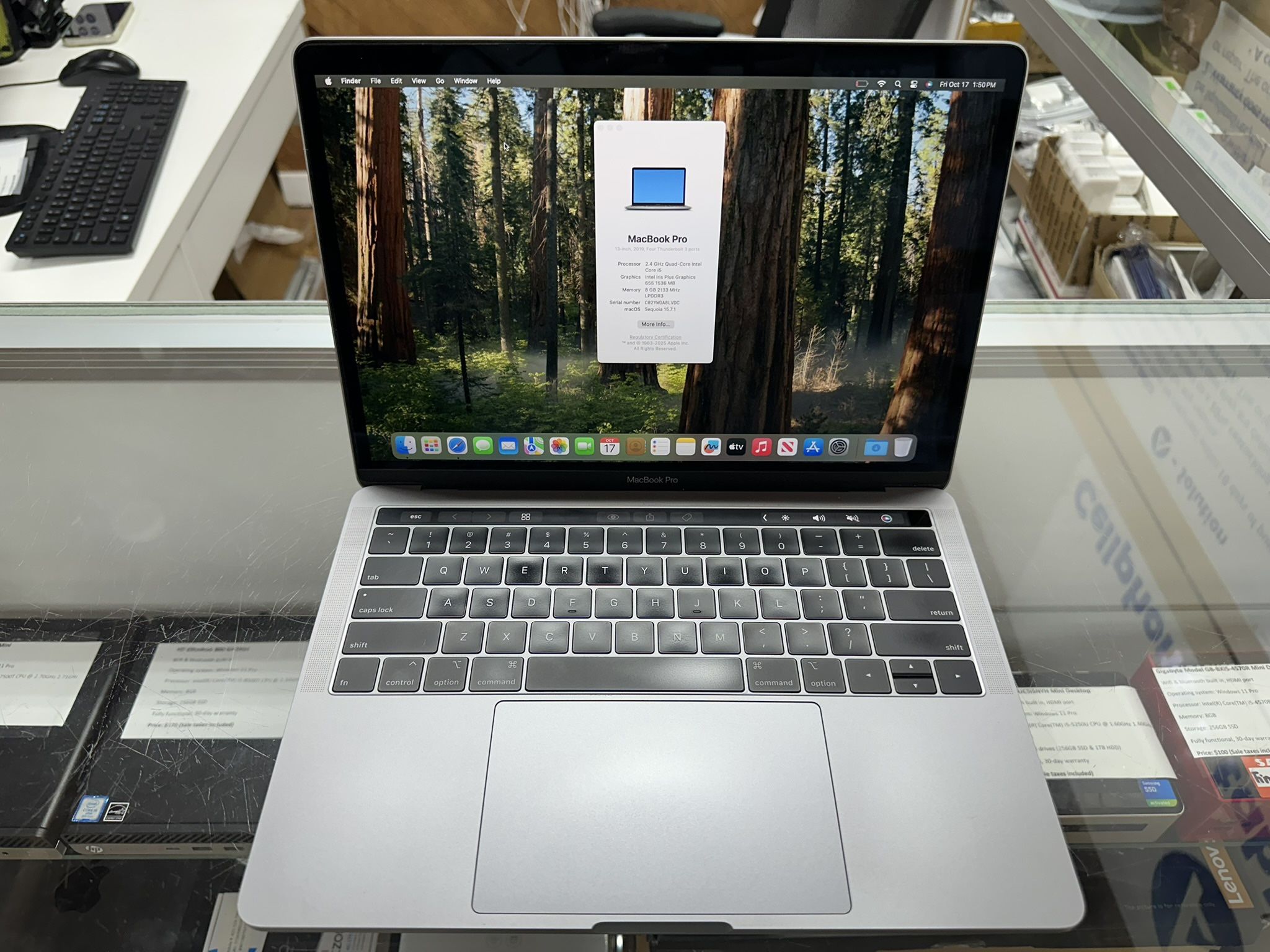 Macbook Pro 13 inch 2019 Touch Bar Four Thunderbolt 3 ports core i5 8GB RAM 256GB SSD