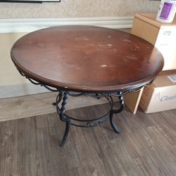 Round Dinning Table