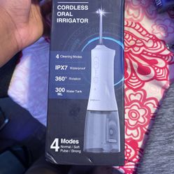 Cordless Oral Irrigator