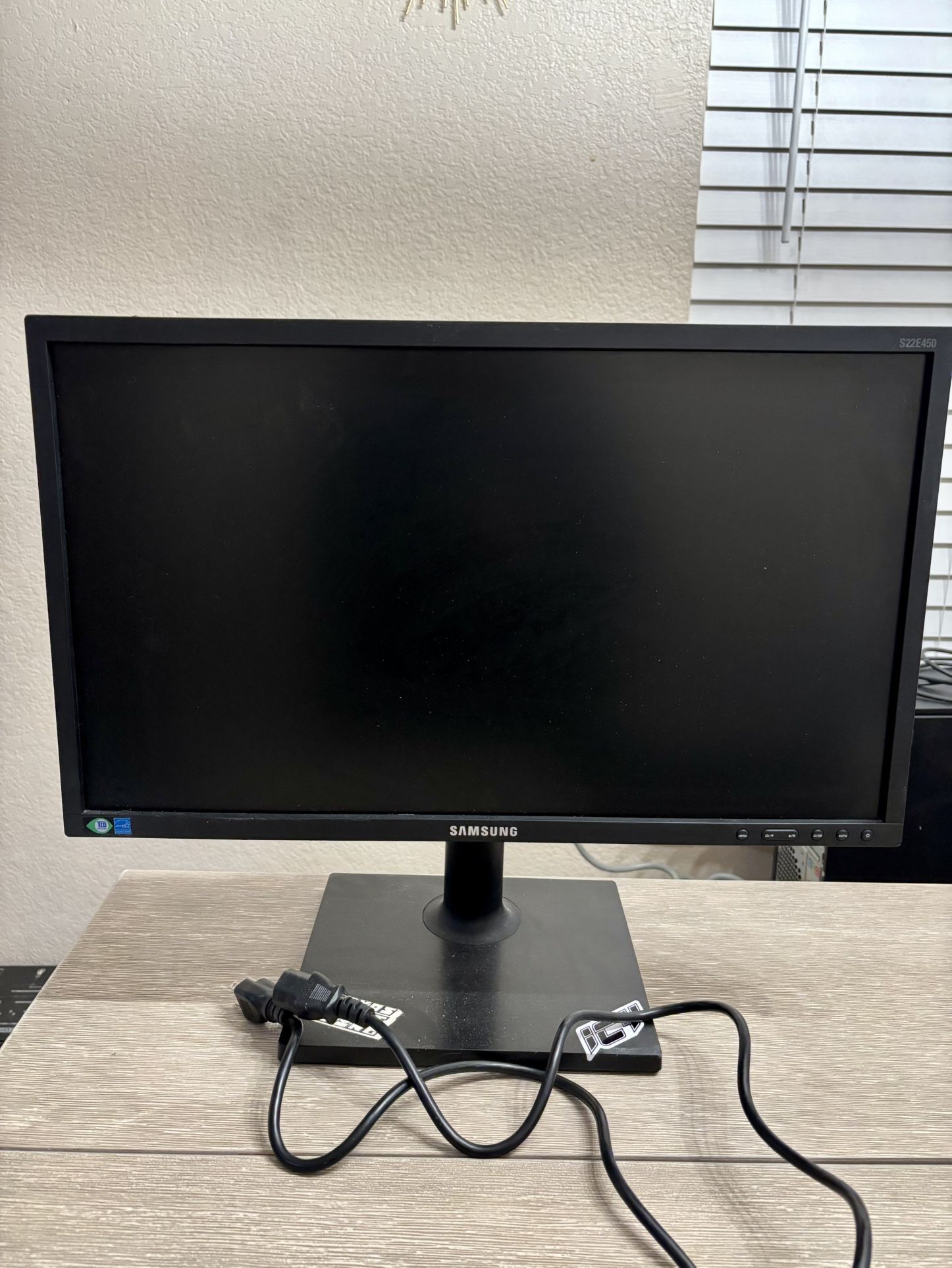 SAMSUNG COMPUTER MONITOR 22”