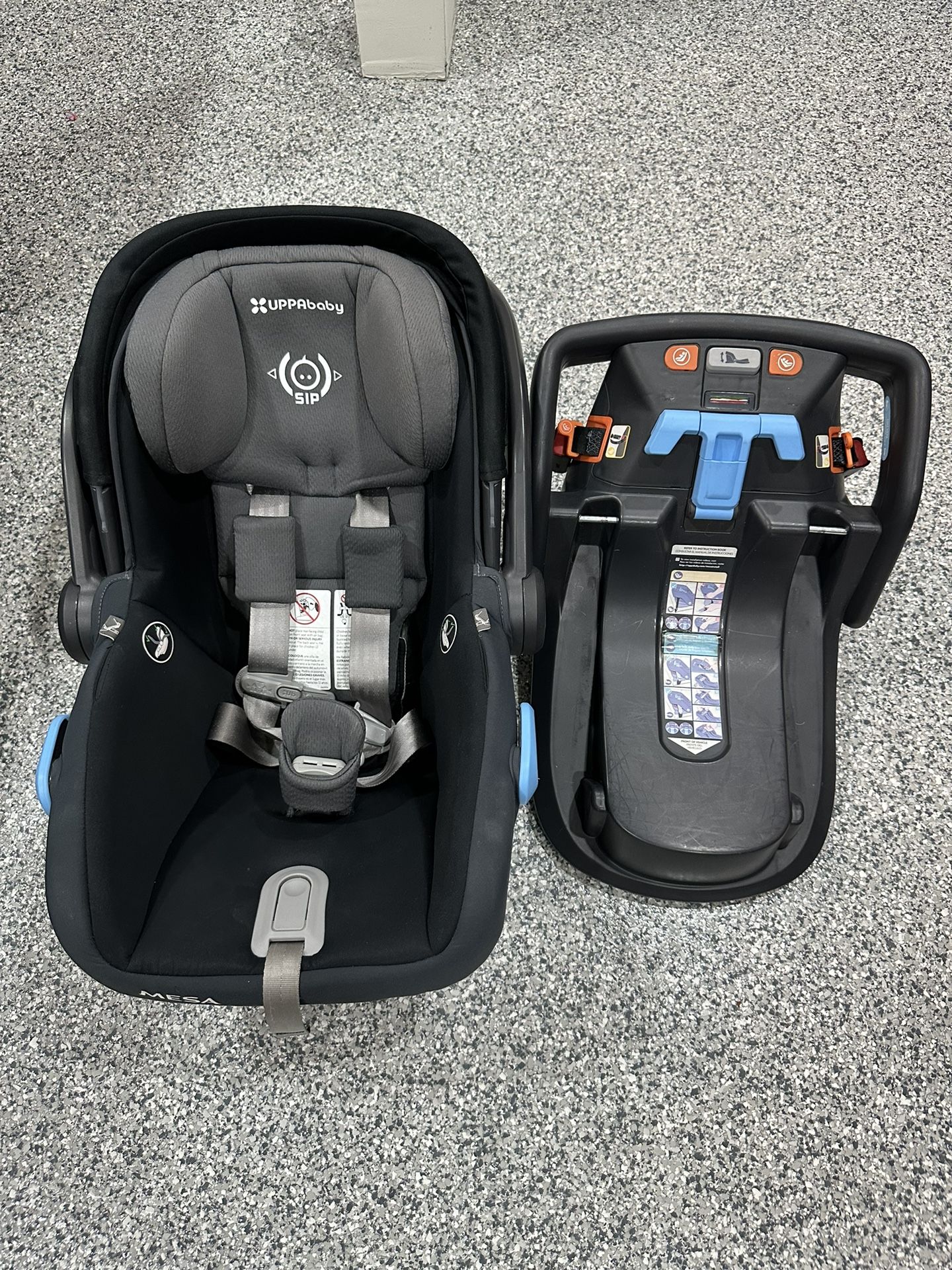 Uppababy Mesa Infant Carseat with Base, in black