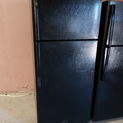 18cuft Refrigerator Black
