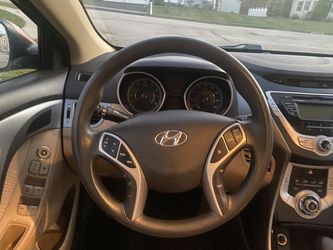2011 Hyundai Elantra Thumbnail