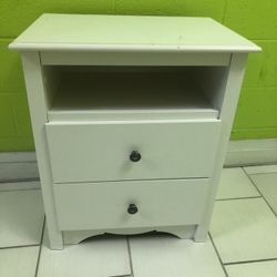 Monterey 2-Drawer White Nightstand