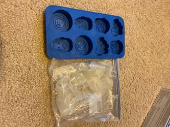 Ice cube maker and plug protecter