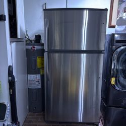 21 Ft Daewoo Stainless Refrigerator 