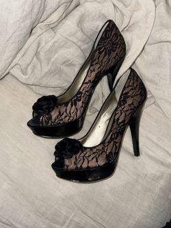 GUESS PEEP TOE PUMPS NEW  8.5