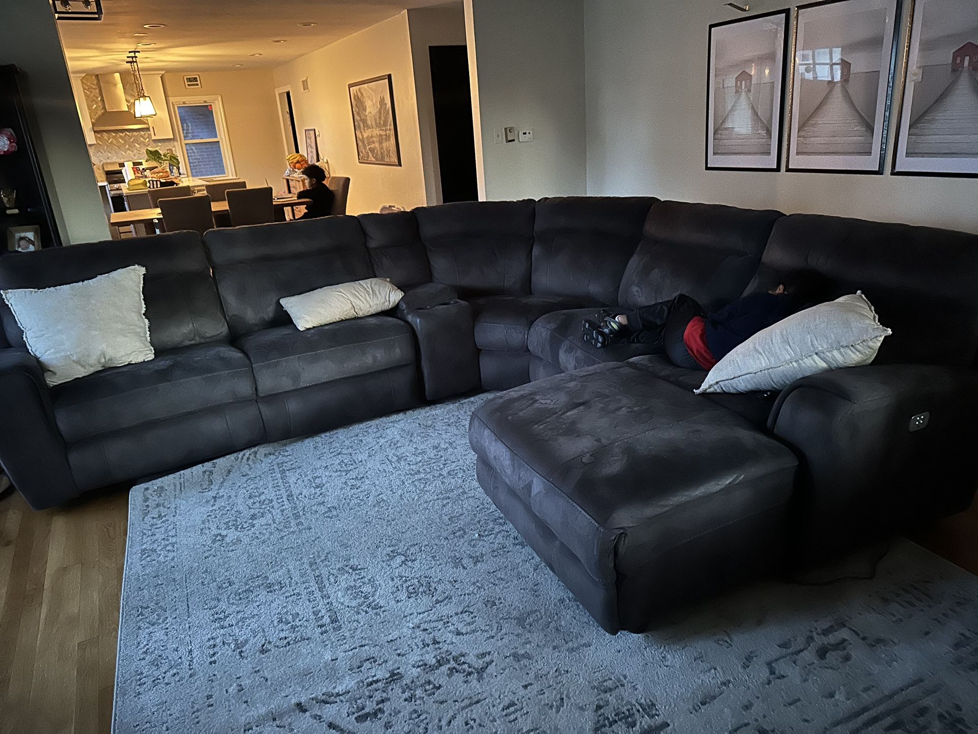 Modern Gray Sectional Sofa with Chaise – Great Condition