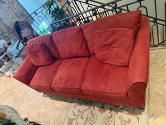 Dark pink sofa like new