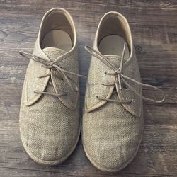 Boys Size 2 Tan Canvas Lace Up Shoes