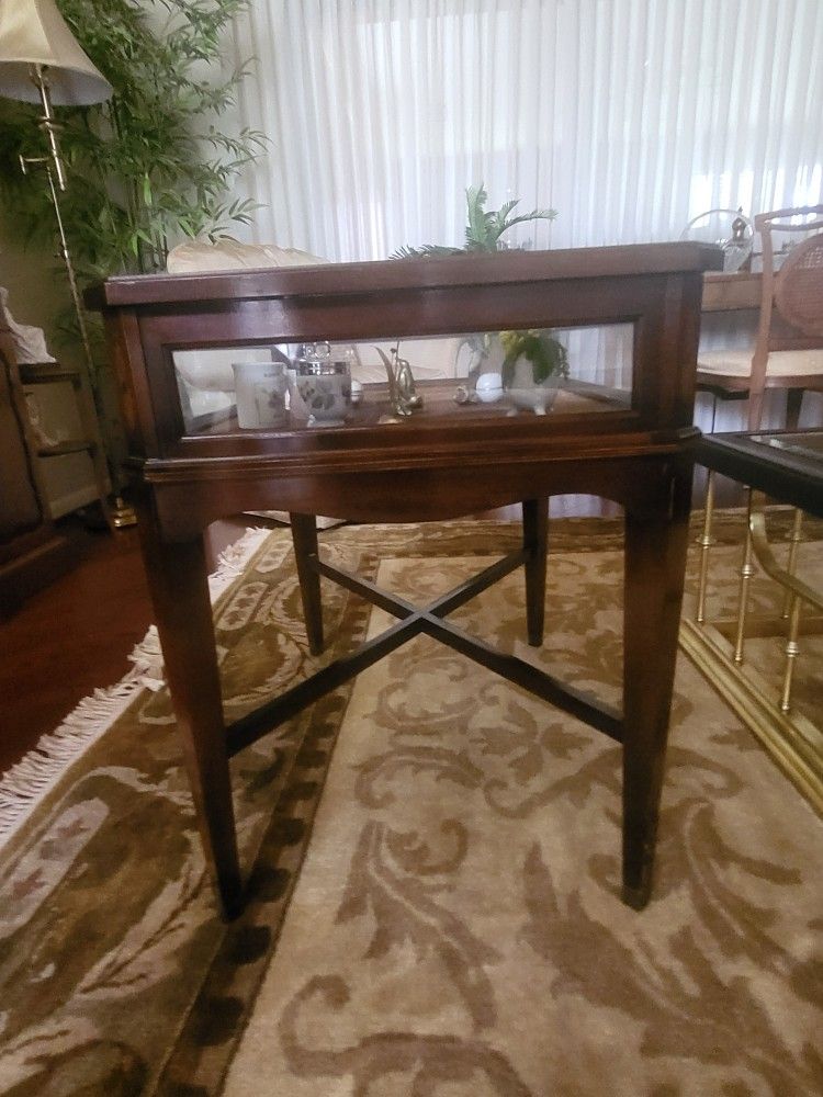 End Table W/ Display Glass