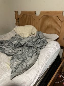 Queen Bed Please Read Description Below