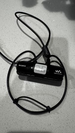 Sony Sports MP3 Waterproof Walkman NWZW273 4 GB Sports MP3 Player (Black) Swimming