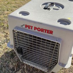 Dog Kennel Approx 28”L x 21.5"W x 20.5”H