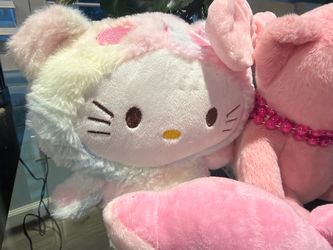 Pink stuffies hello kitty too!