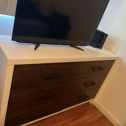 58in Dresser and Nightstand. Must be picked up.