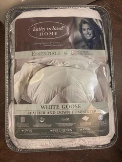 WHITE GOOSE FEATHER AND DOWN COMFORTER