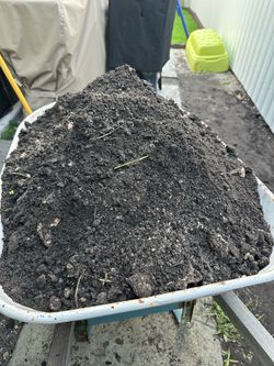 Free top soil / wheel barrow full