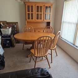 China Cabinet  Table Witth  Four