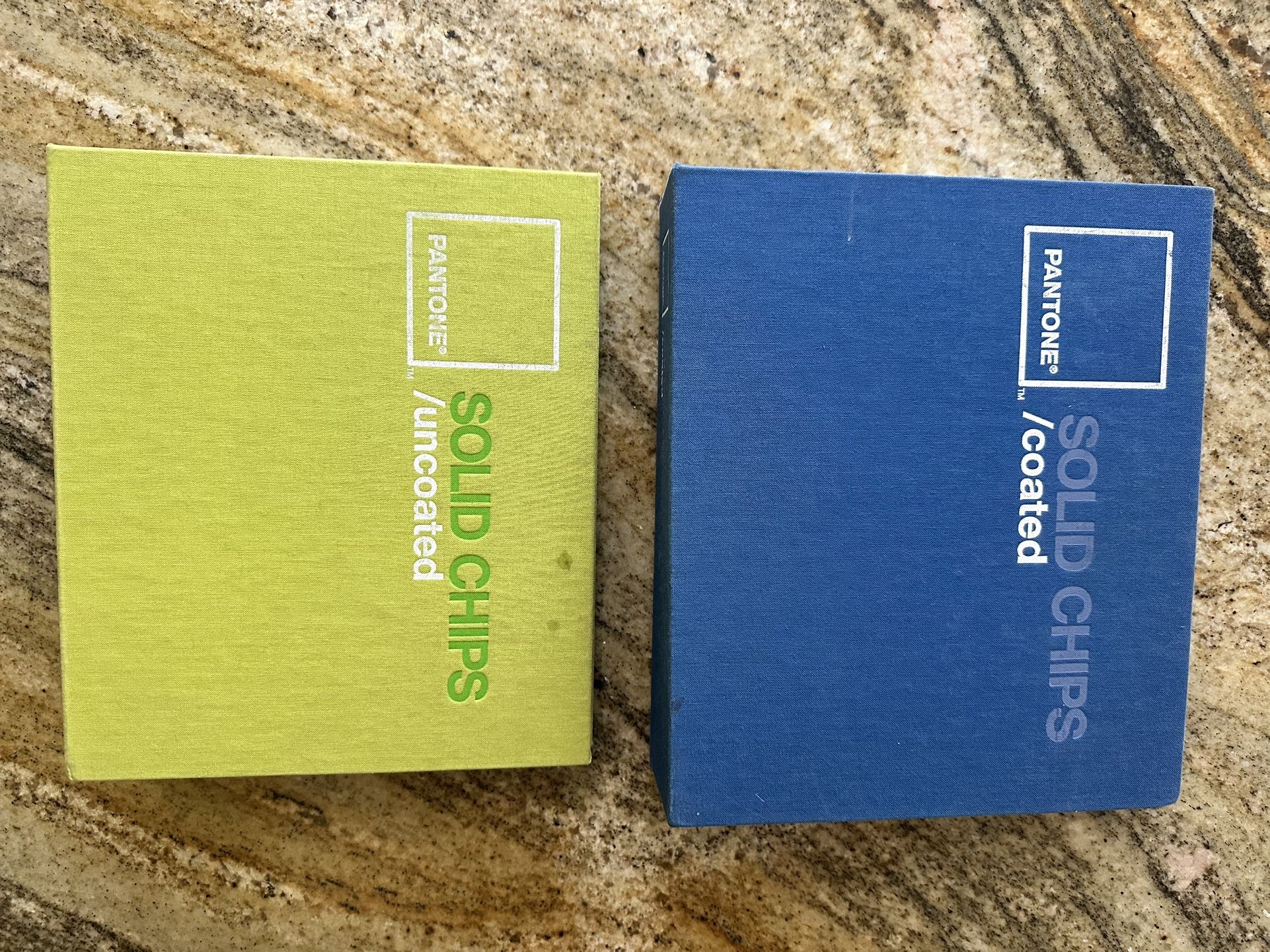 PANTONE SOLID CHIPS coated/uncoated set Set of 2 Pantone Binders