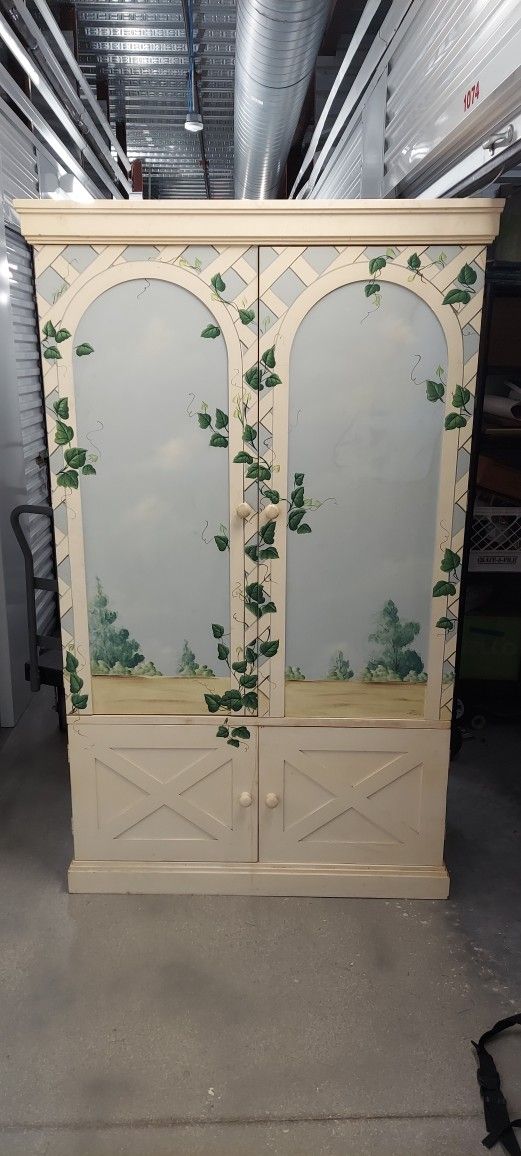 Armoire/ Wardrobe