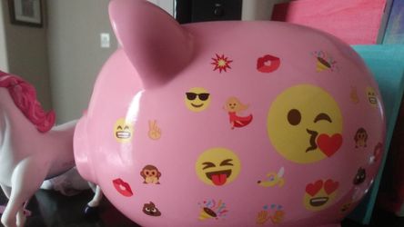 Pink pigy bank emoji
