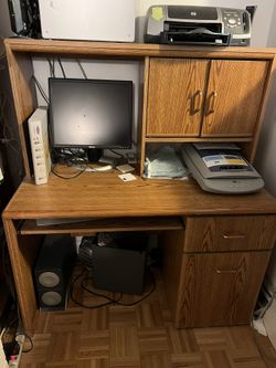 Computer desk